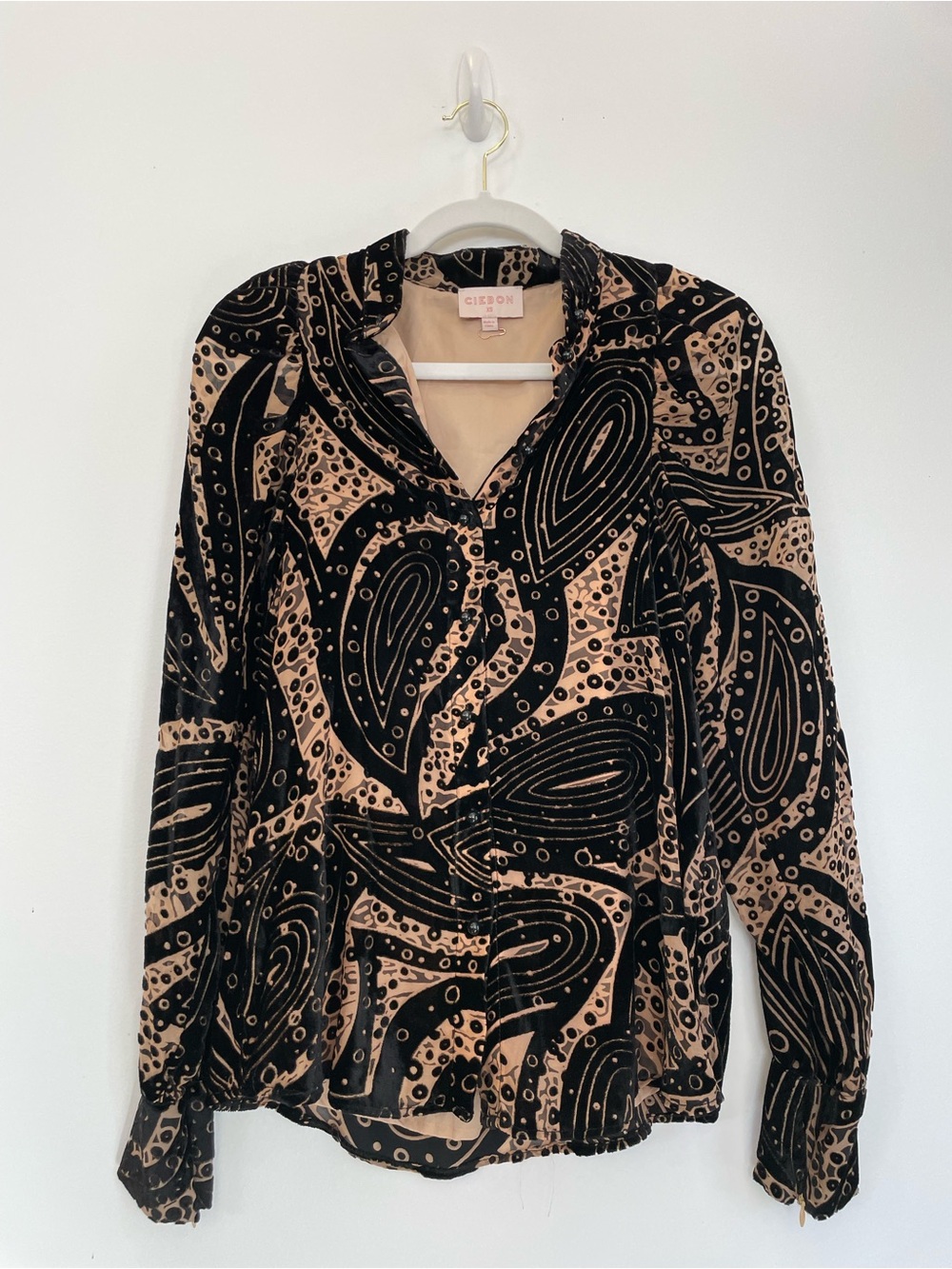 Ciebon Black & Beige Paisley-Print Long Sleeve Blouse with Velvet